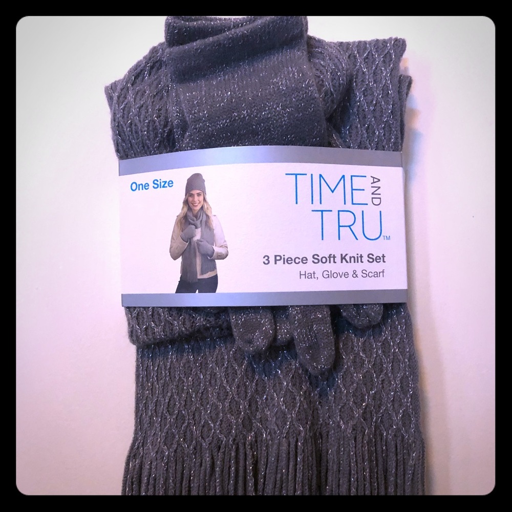 Winter set. Scarf, hat, and gloves.